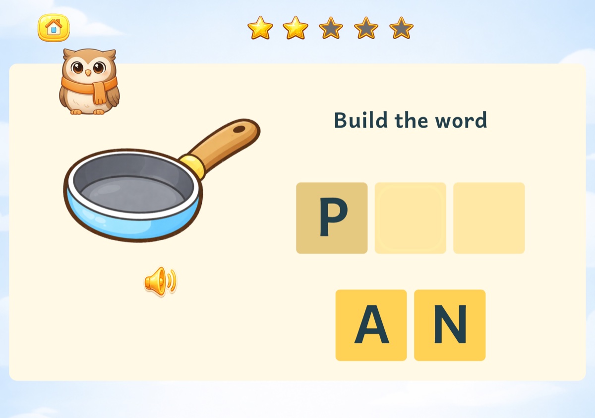 Pantalla de Phonics for Kids con una sartén, P ya colocada y A y N para elegir.